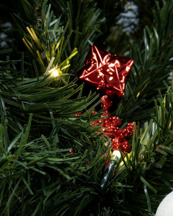 The Pre-lit Arbor Vitae Fir Tree (4ft to 8ft) - Image 3