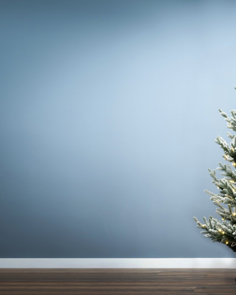 The 10ft Pre-lit Frosted Ultra Mountain Pine - Image 4